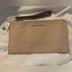 Michael Kors Clutch Wristlet in color ballet